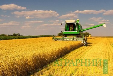 Жнива-2018: до збору ранніх зернових долучились аграрії Запорізької області