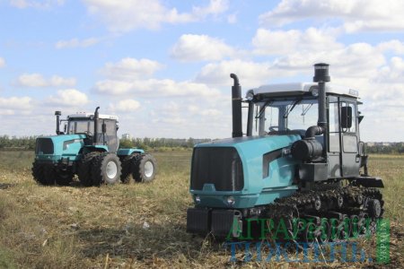 ХТЗ показал свой новый "почвосберегающий" гусеничный трактор в работе