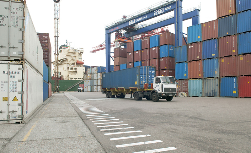 Морські порти України продовжують нарощувати перевалку вантажів