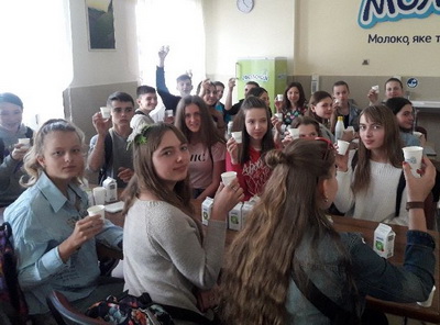 Молоко може повернутися в українські школи