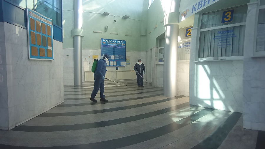 На Чернігівщині дезінфікували залізничні вокзали та перевірили продуктові магазини