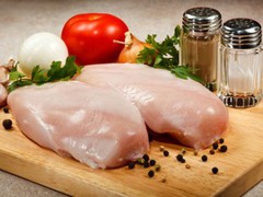 В Україні четвертий місяць поспіль дешевшає курятина