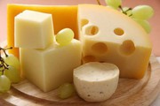 В Україні стрімко скорочується виробництво твердого сиру