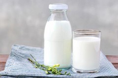 В Україні за місяць значно виросло виробництво молока