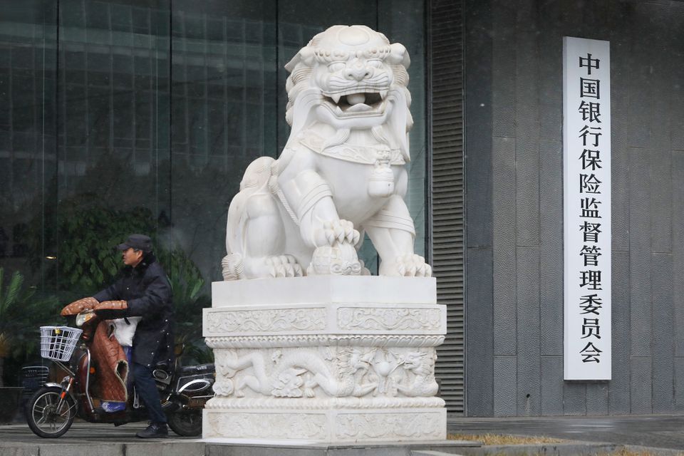 Китай заборонив банкам продавати фізособам пов’язані з сировиною інвестпродукти
