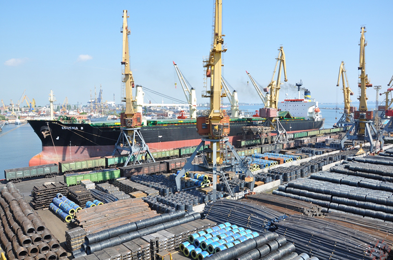 За 11 місяців 2017 року українськими портами оброблено 121 млн тонн вантажів