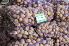 Ціни на картоплю в Україні продовжують знижуватись