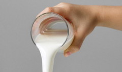 Середня закупівельна ціна на молоко-сировину впала до 15 грн/кг